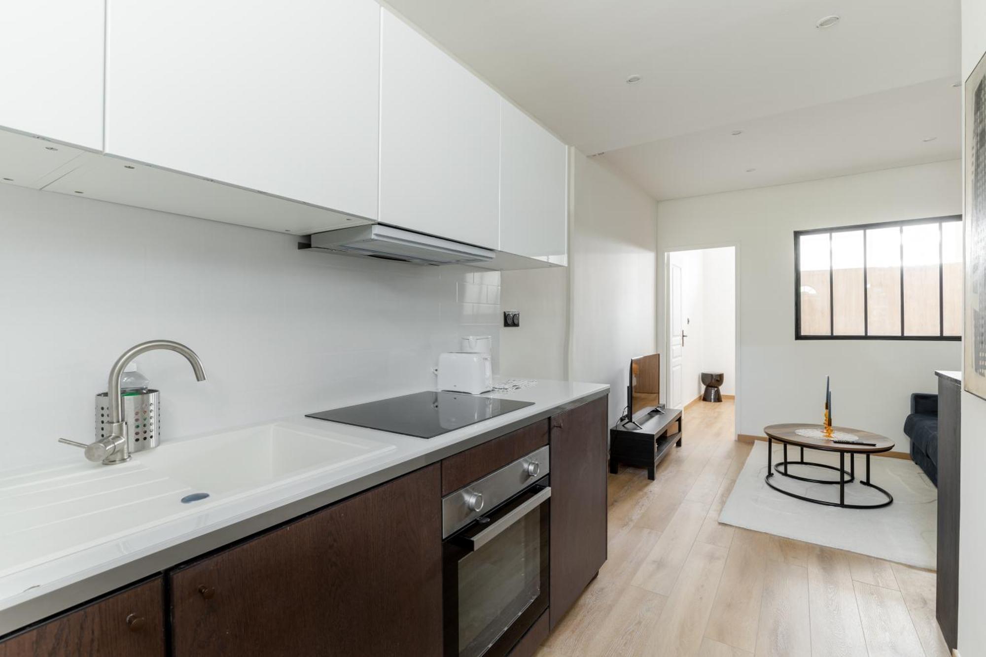 Apartment Batignolles Truffaut Charming 4p-1br Paris