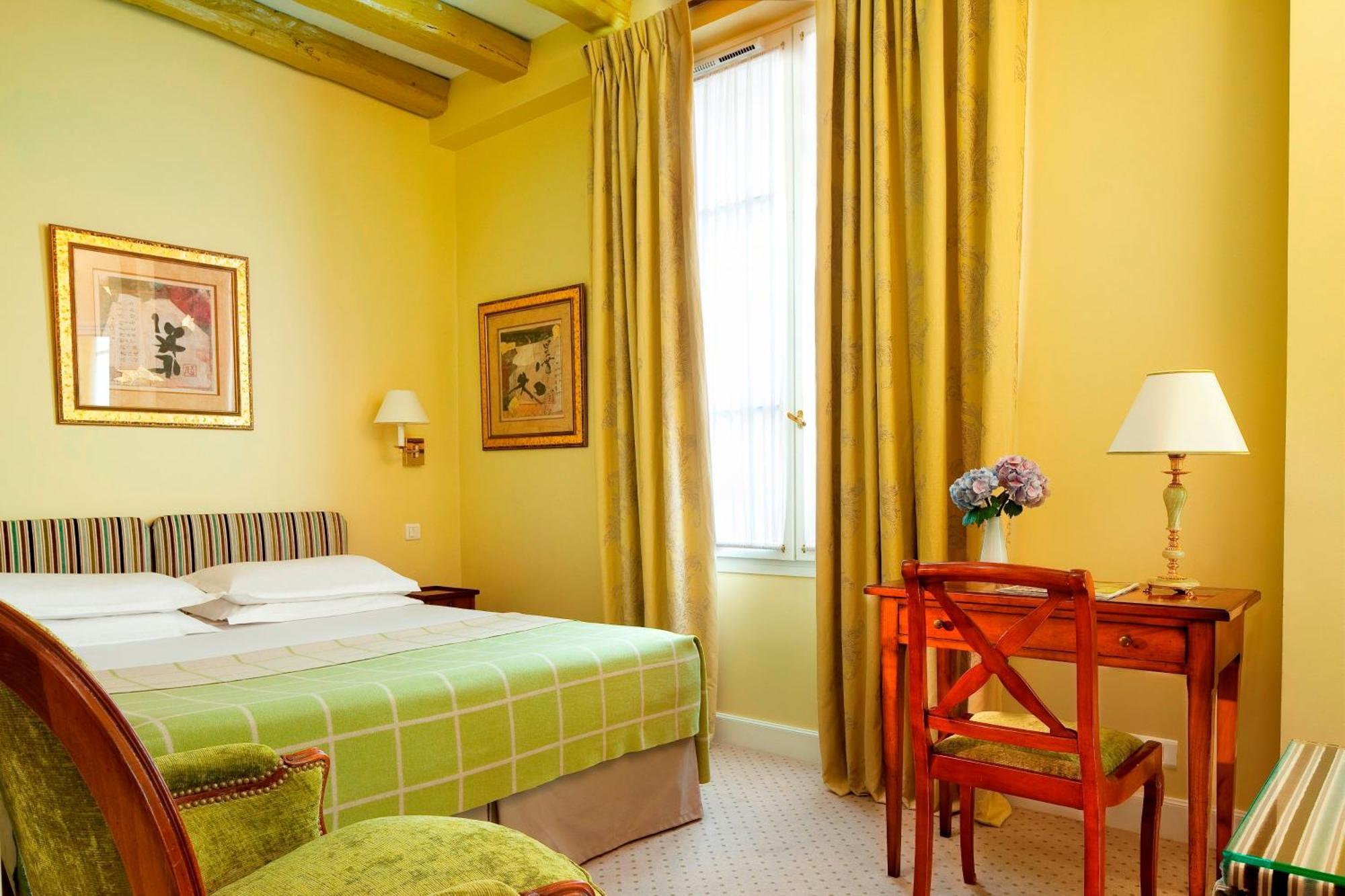 Le Relais Saint Honoré 4*
