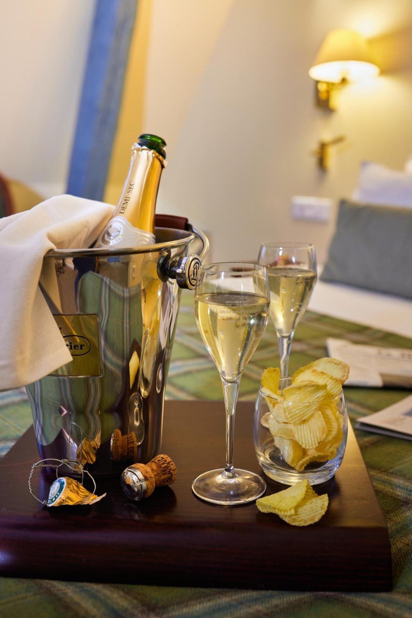 Le Relais Montmartre Hotel 4*