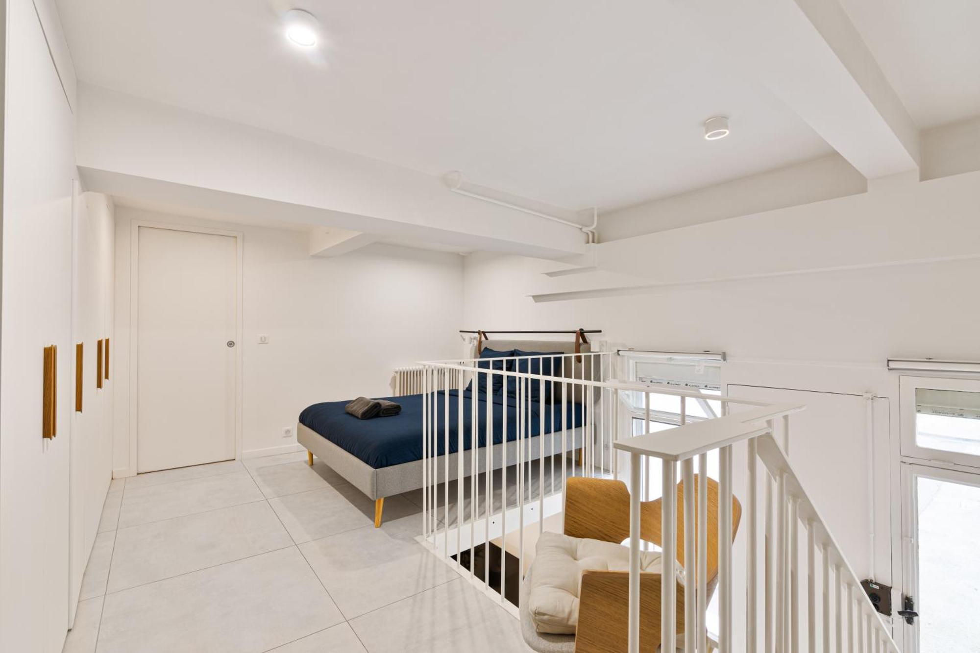Mezzanine Des Invalides Apartment Paris