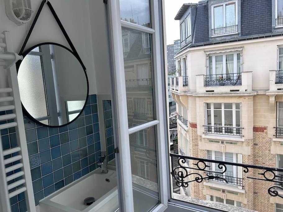 Elegant Eiffel Tower View Flat Paris