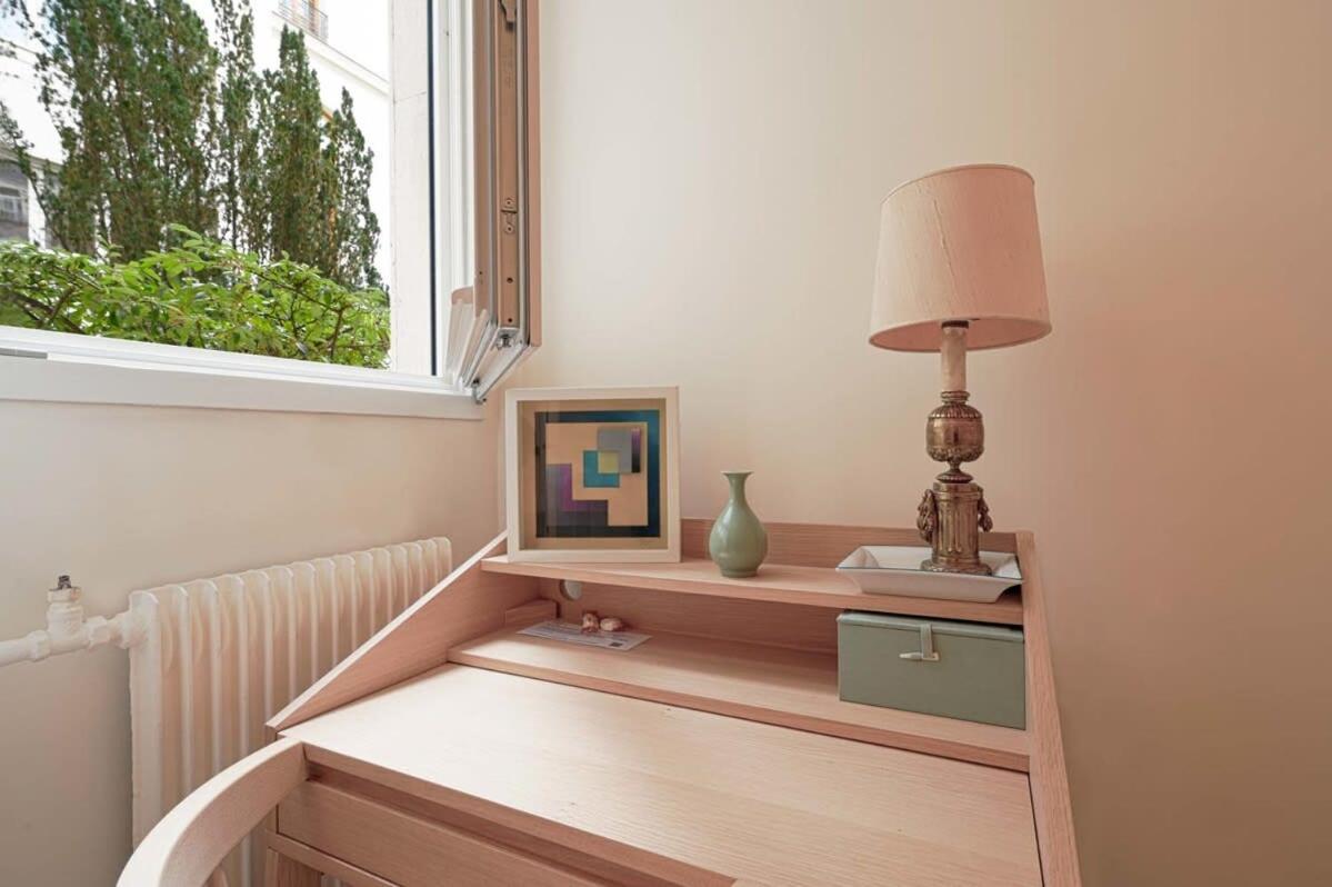 Apartment Elegant Studio Avenue Montaigne