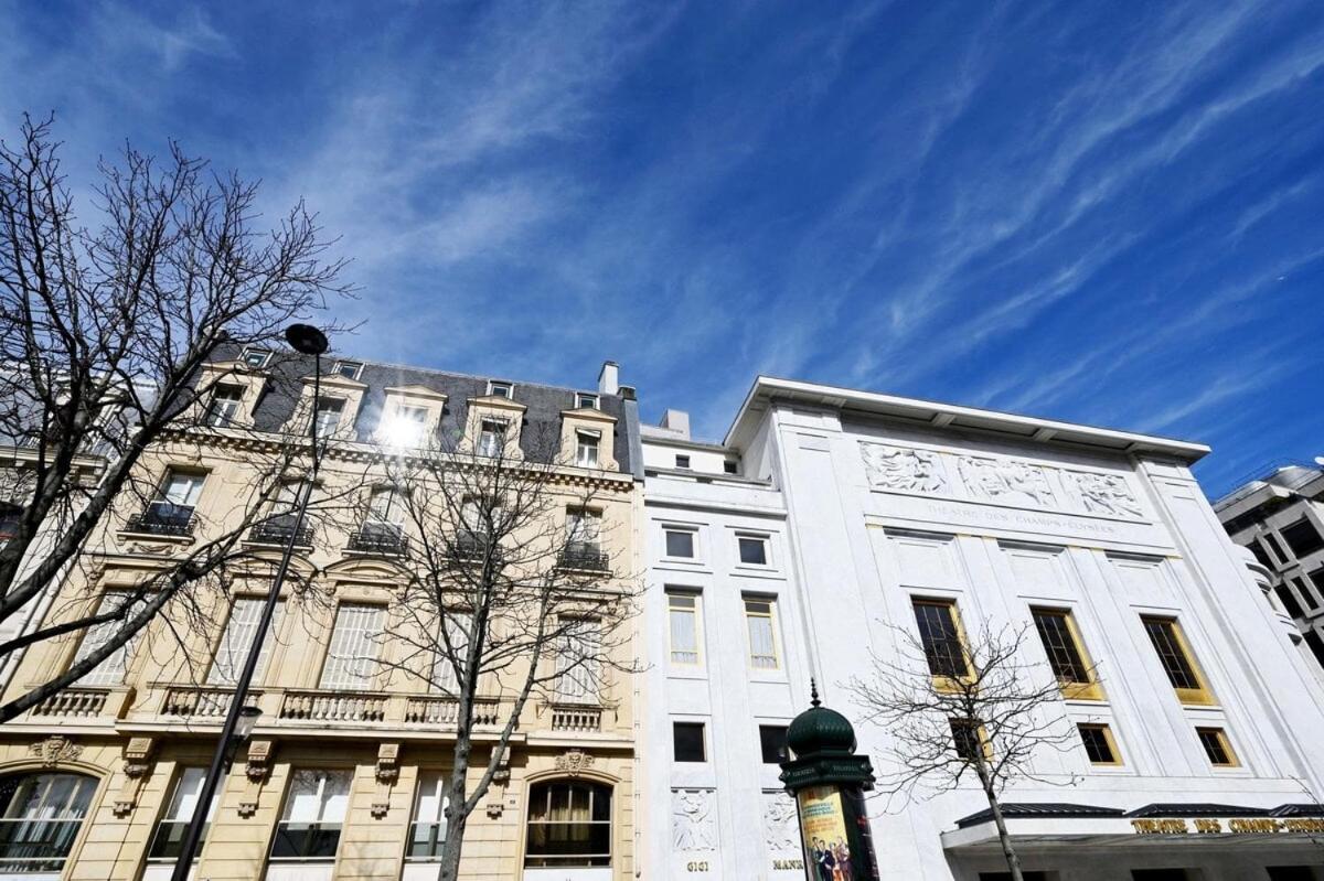 Elegant Studio Avenue Montaigne Apartment *