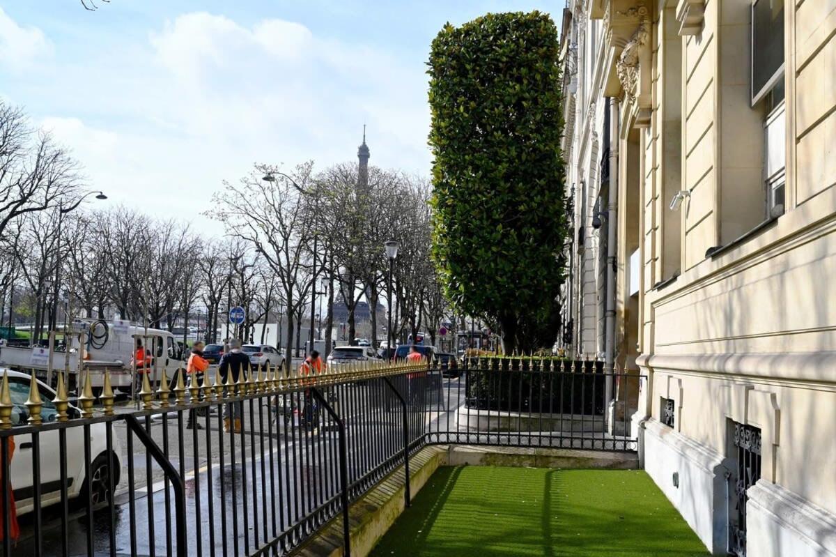 Apartment Elegant Studio Avenue Montaigne Paris
