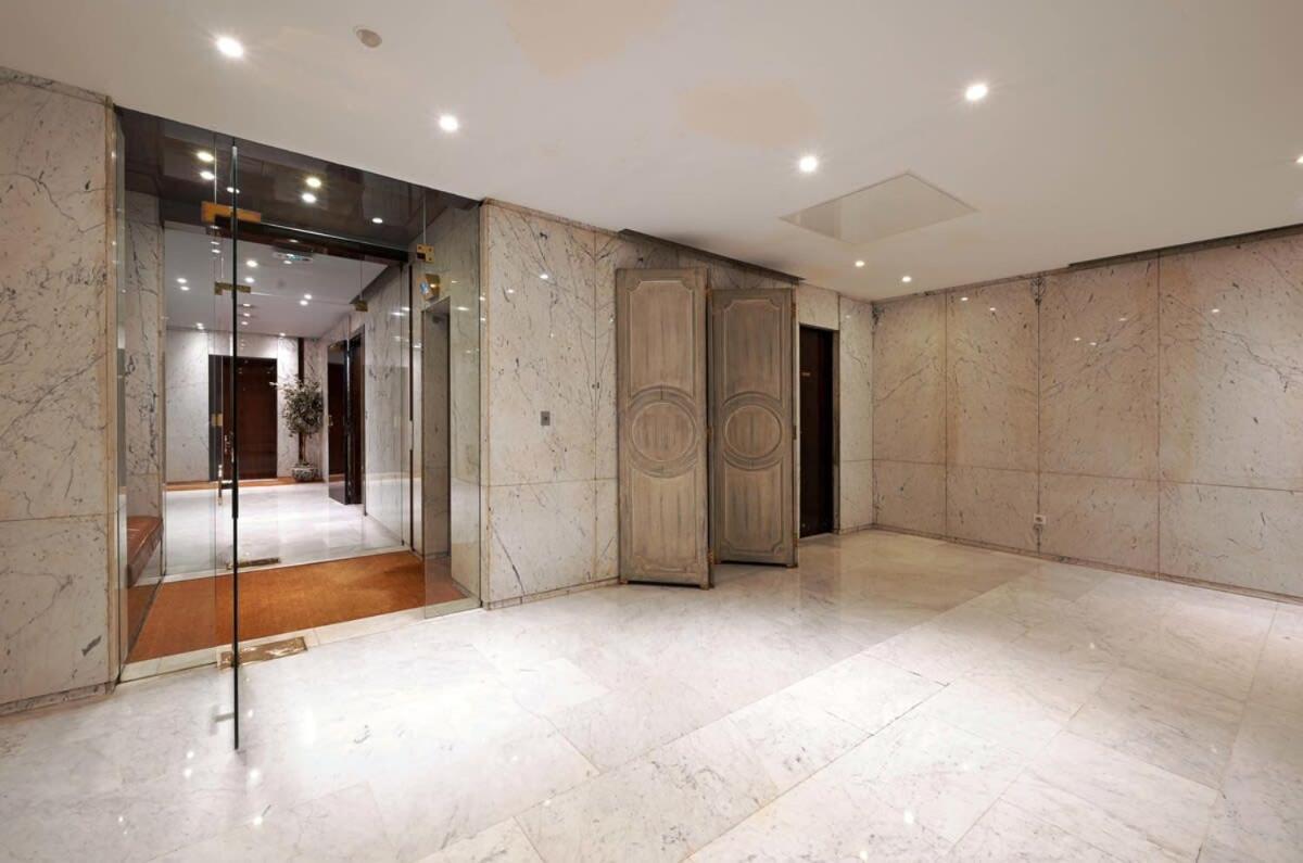 Elegant Studio Avenue Montaigne * Paris