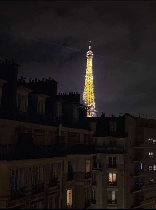 Elegant Eiffel Tower View Flat Apartment Paris