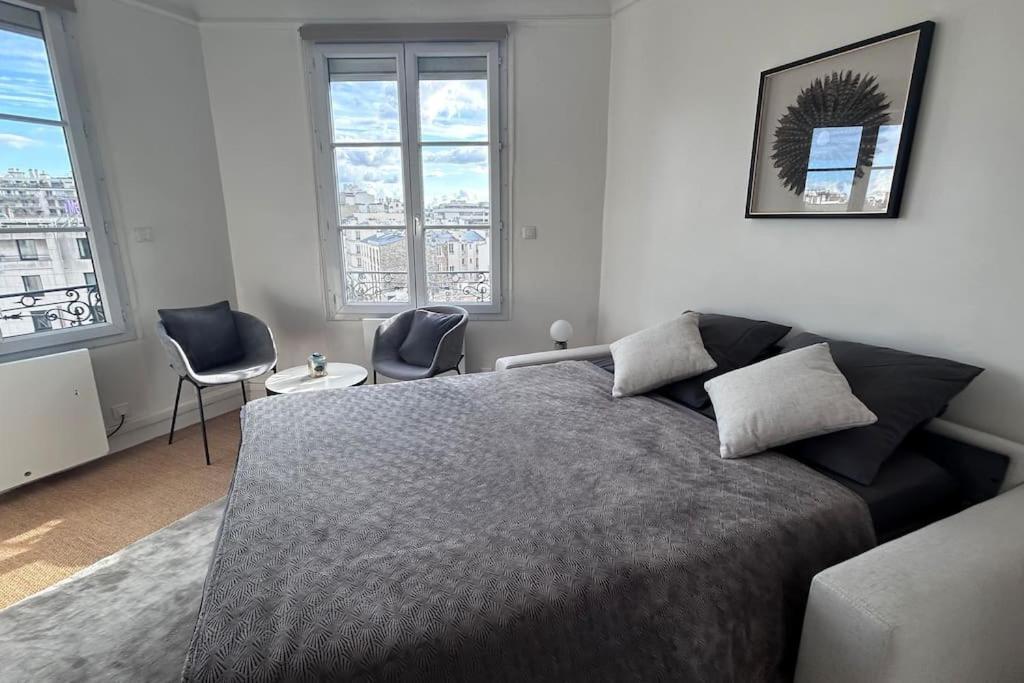 Elegant Eiffel Tower View Flat Apartment *