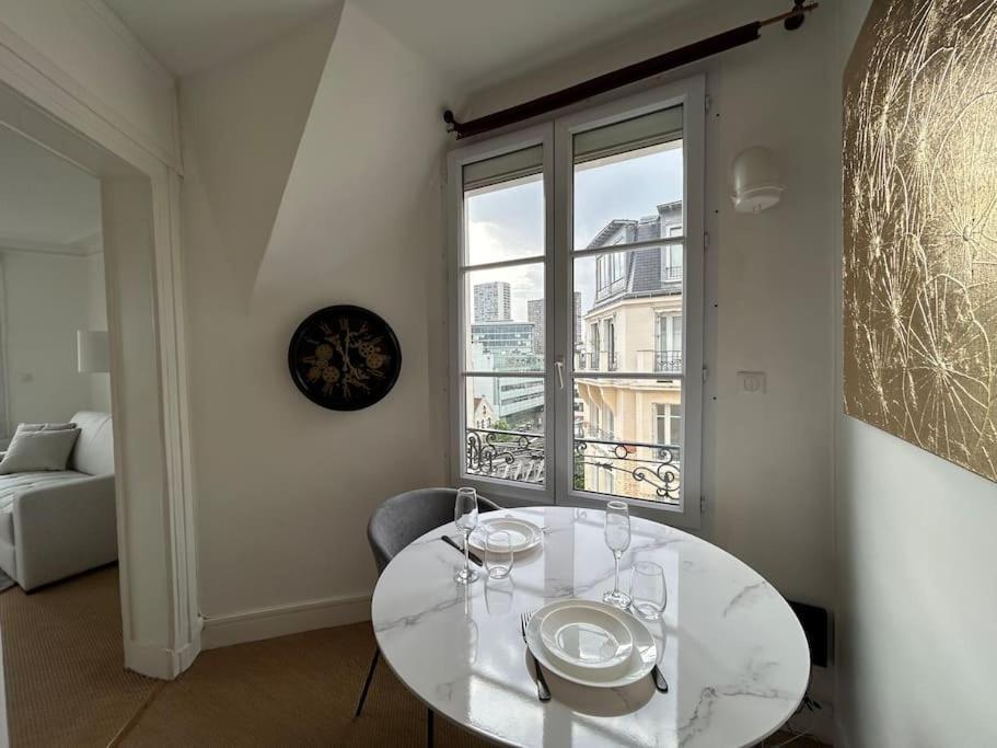 Elegant Eiffel Tower View Flat * Paris