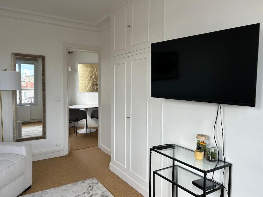 Apartment Elegant Eiffel Tower View Flat *