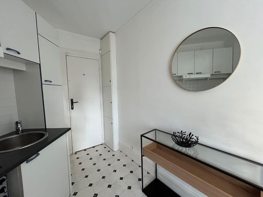 Apartment Elegant Eiffel Tower View Flat Paris