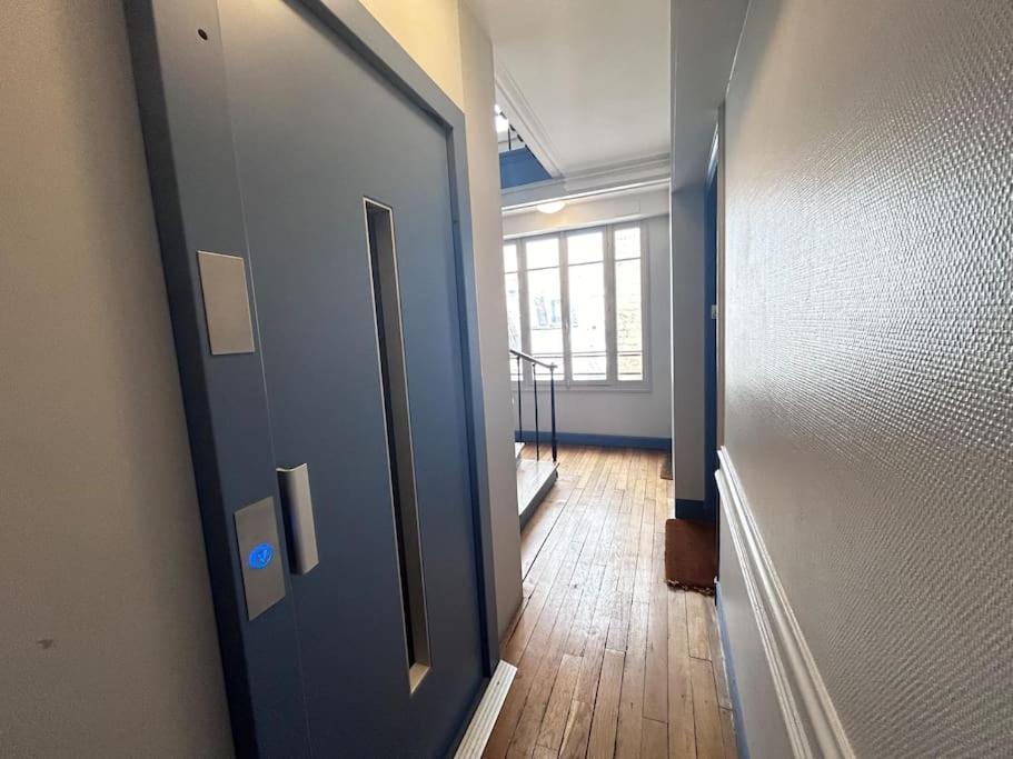 Apartment Elegant Eiffel Tower View Flat Paris