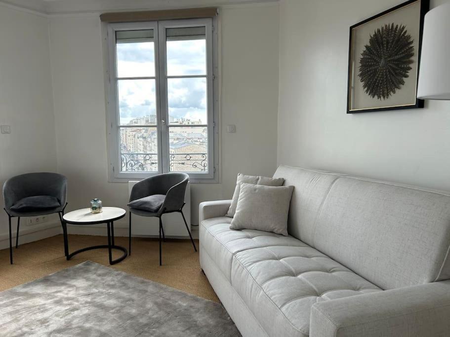 Elegant Eiffel Tower View Flat * Paris