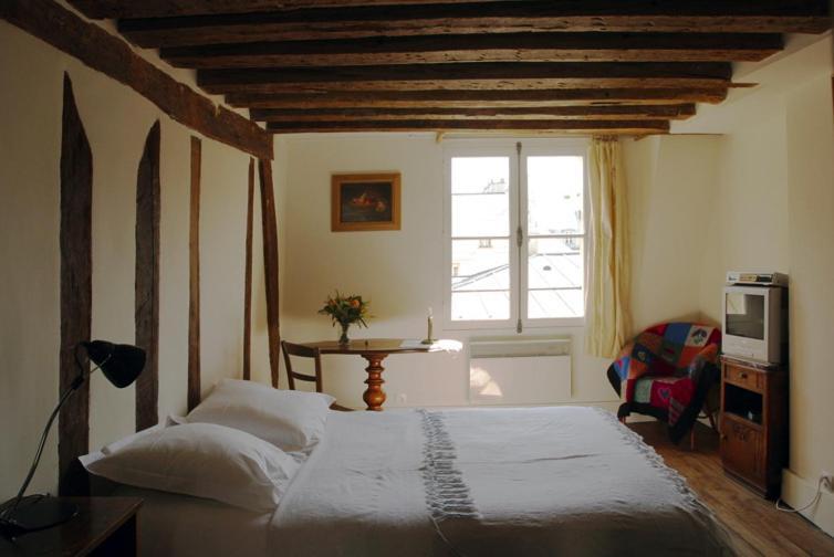 Nest In Apartment Paris
