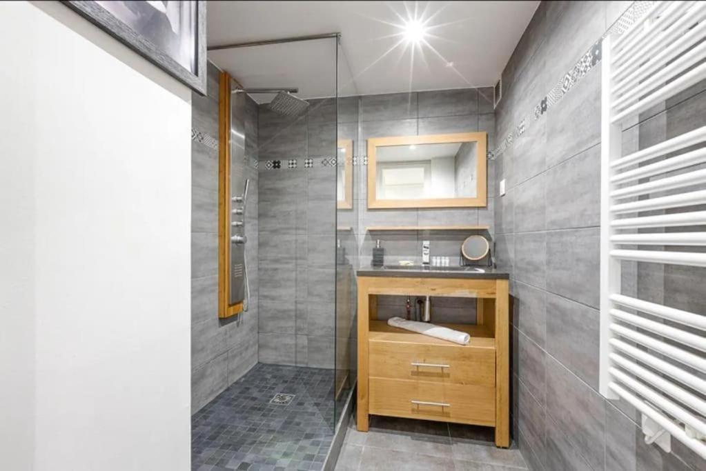 Marais Place Des Vosges Lovely 4p 1br Apartment *