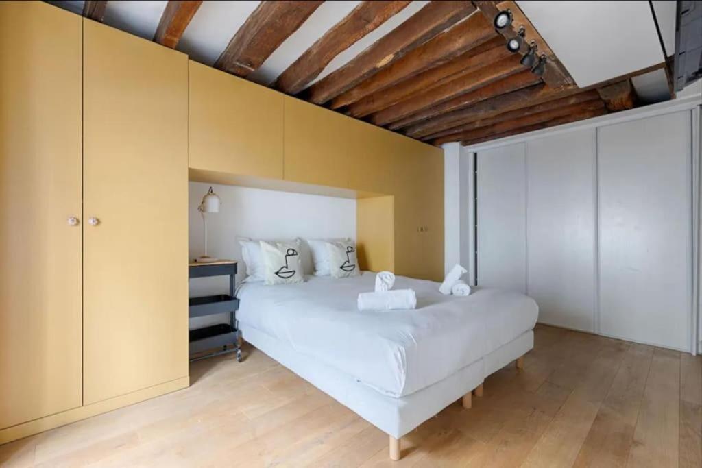 Apartment Marais Place Des Vosges Lovely 4p 1br