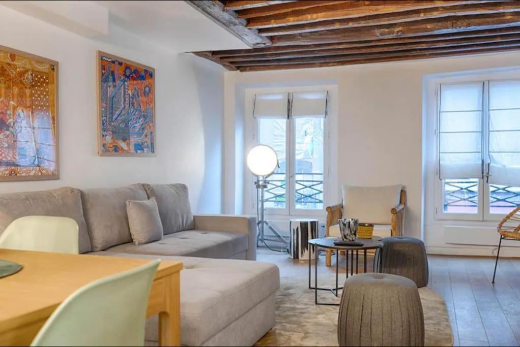 Marais Place Des Vosges Lovely 4p 1br Apartment *