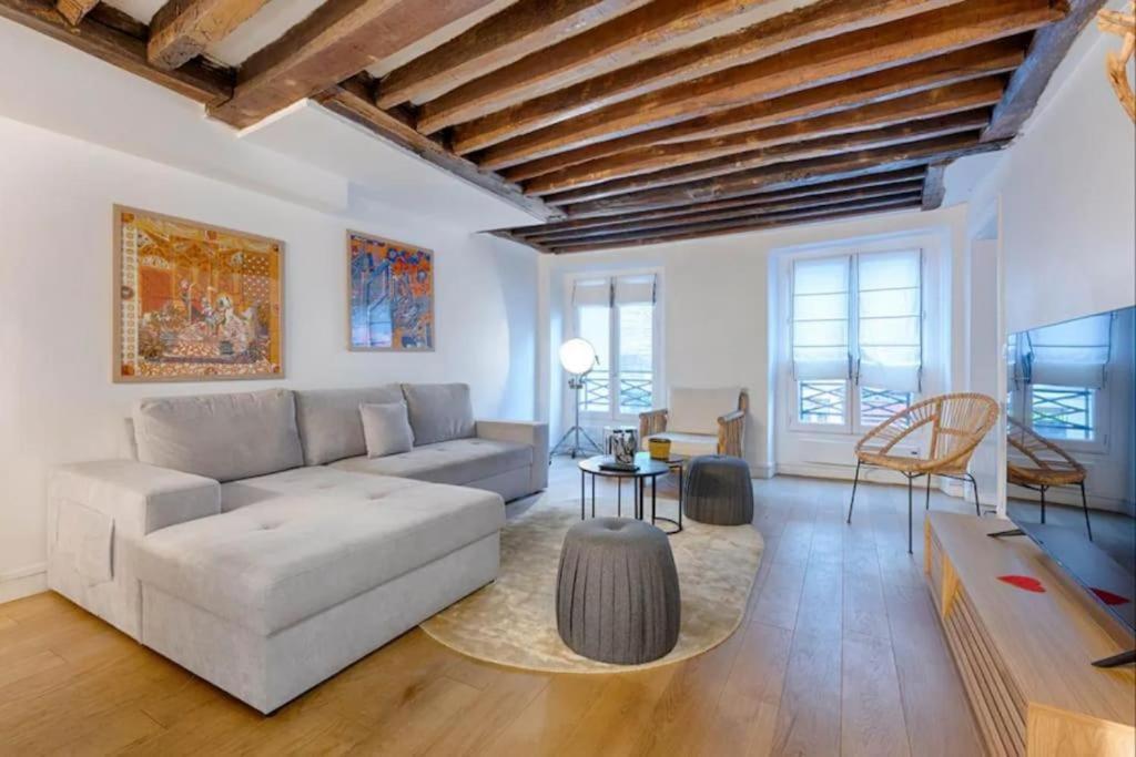 Apartment Marais Place Des Vosges Lovely 4p 1br