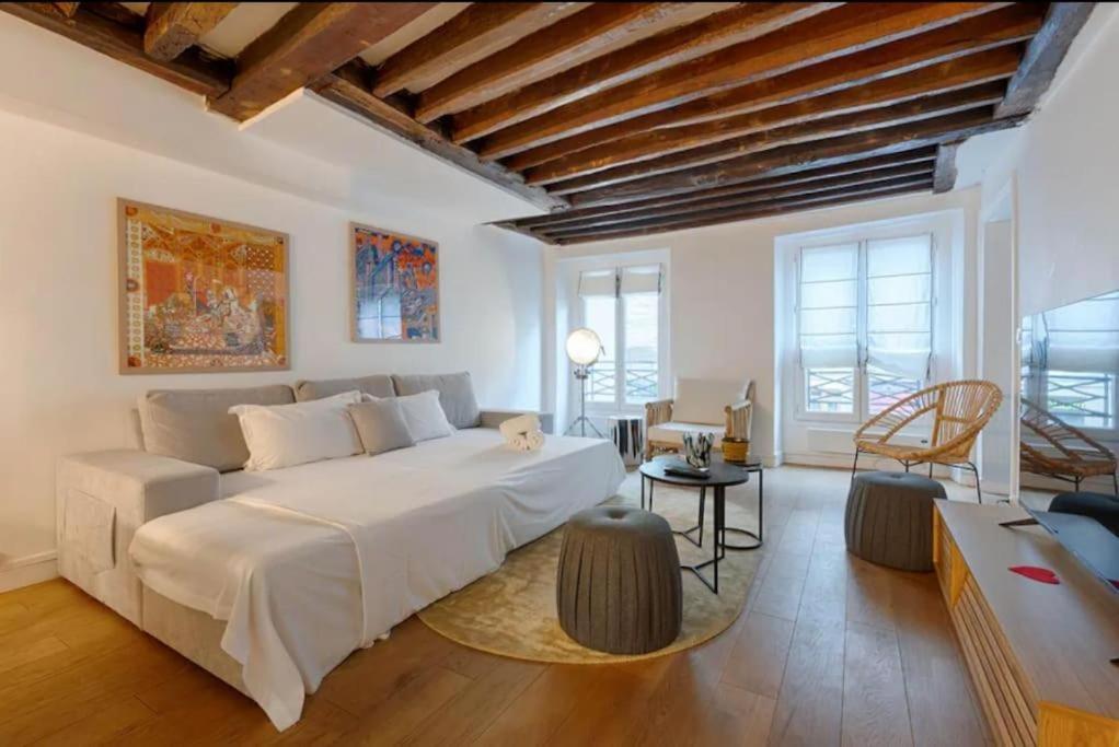 Apartment Marais Place Des Vosges Lovely 4p 1br *