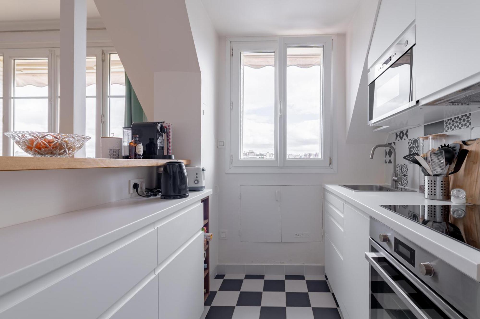 1-bedroom Gem Eiffel Tower View, Terrace, And Ac Paris