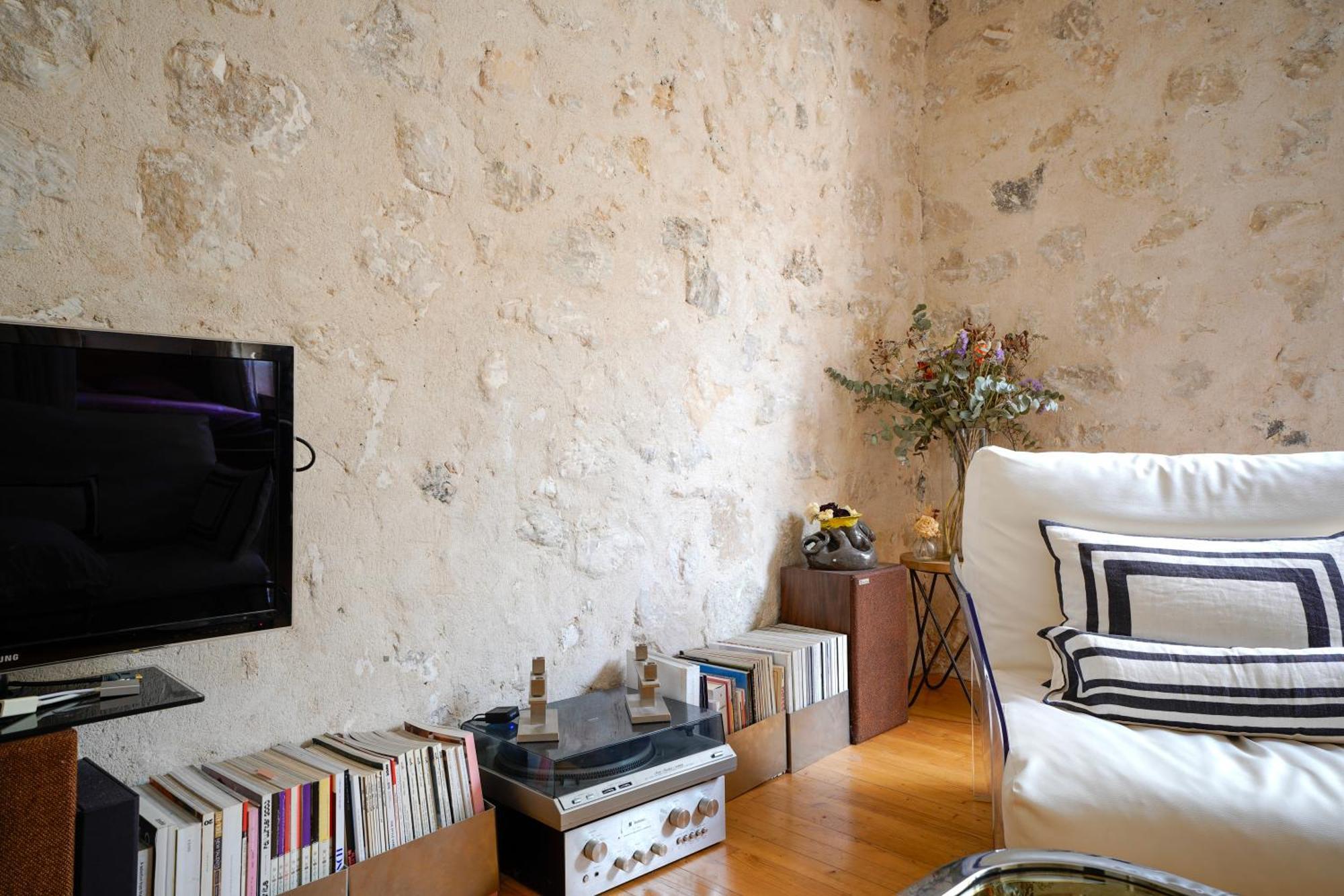 Chic With Private Terrace Apartment