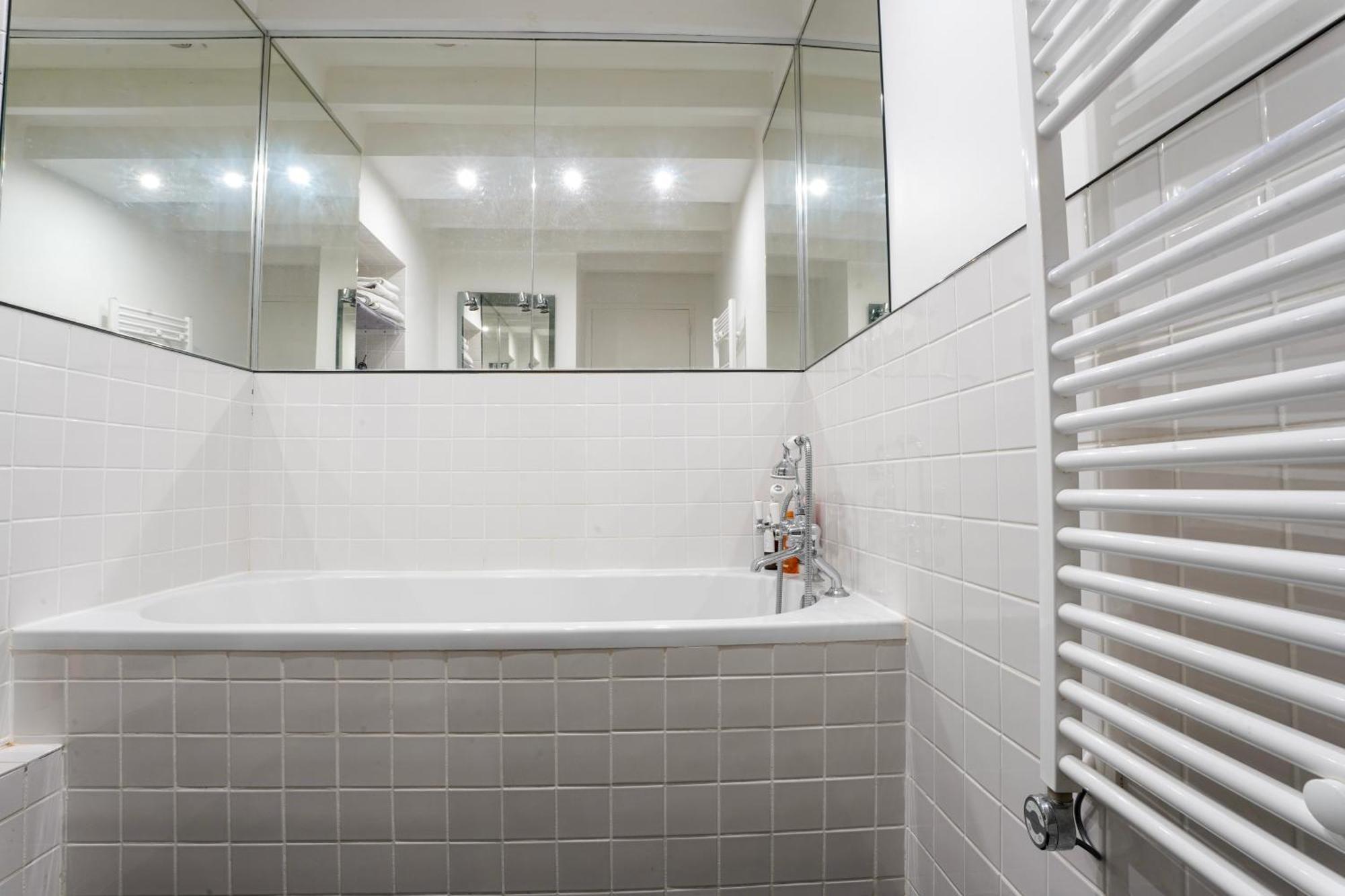 Chic With Private Terrace Apartment *