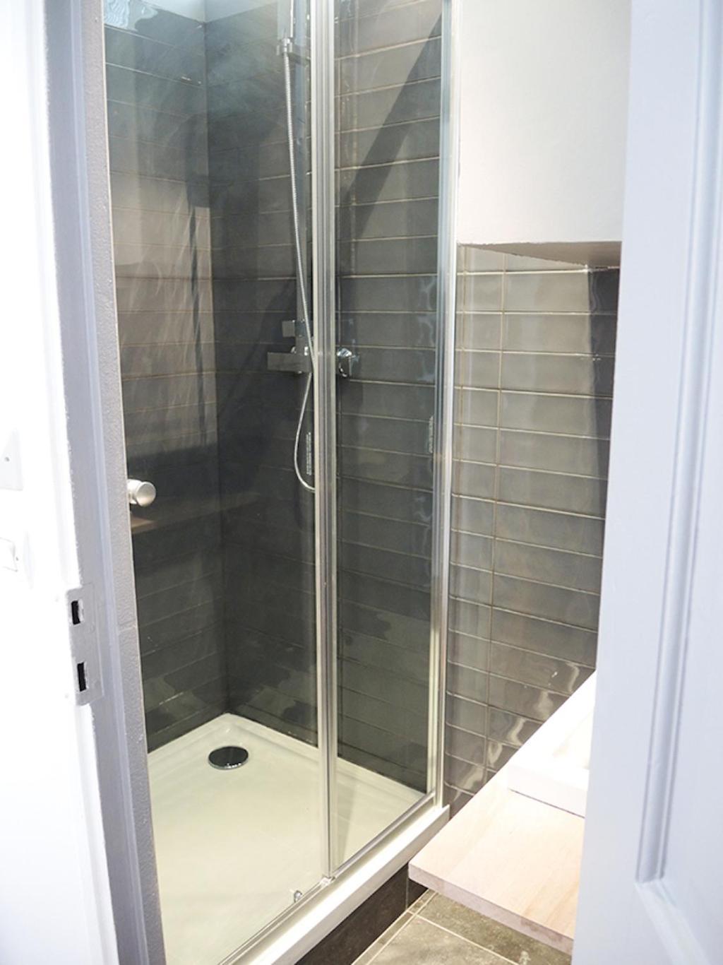 Private With Bathroom In Sunny Flat Séjour chez l'habitant