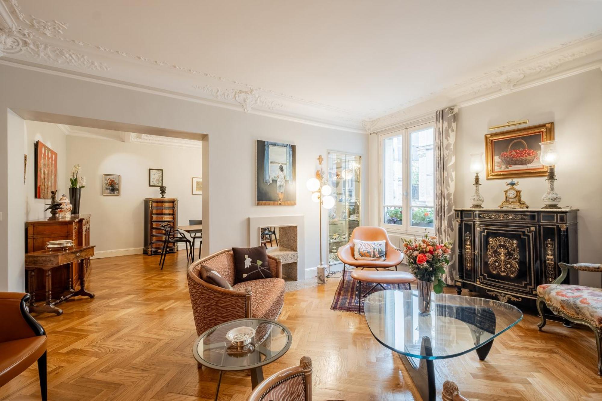 Veeve - Triumphant Design Paris