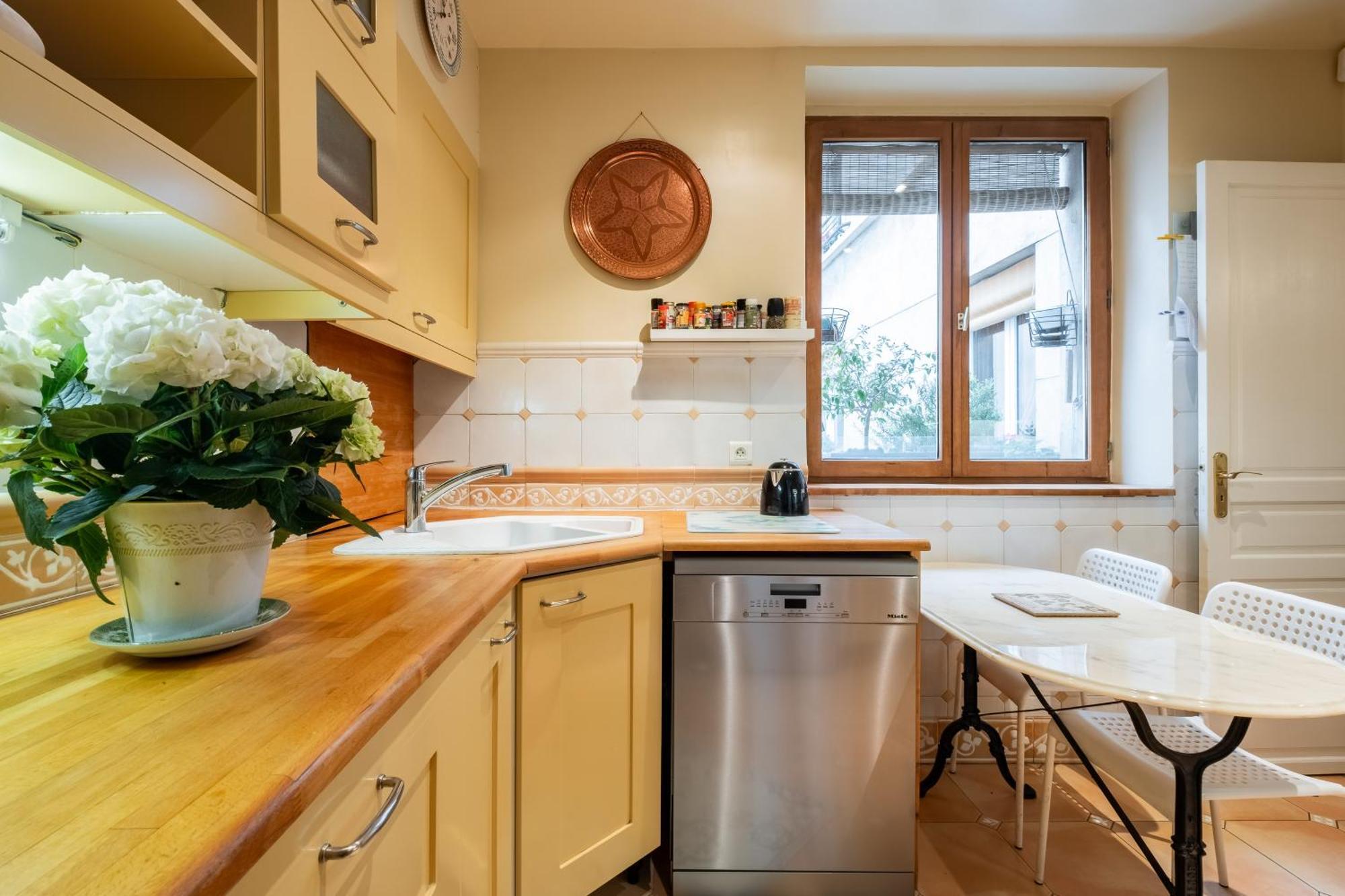 Veeve - Triumphant Design Apartment