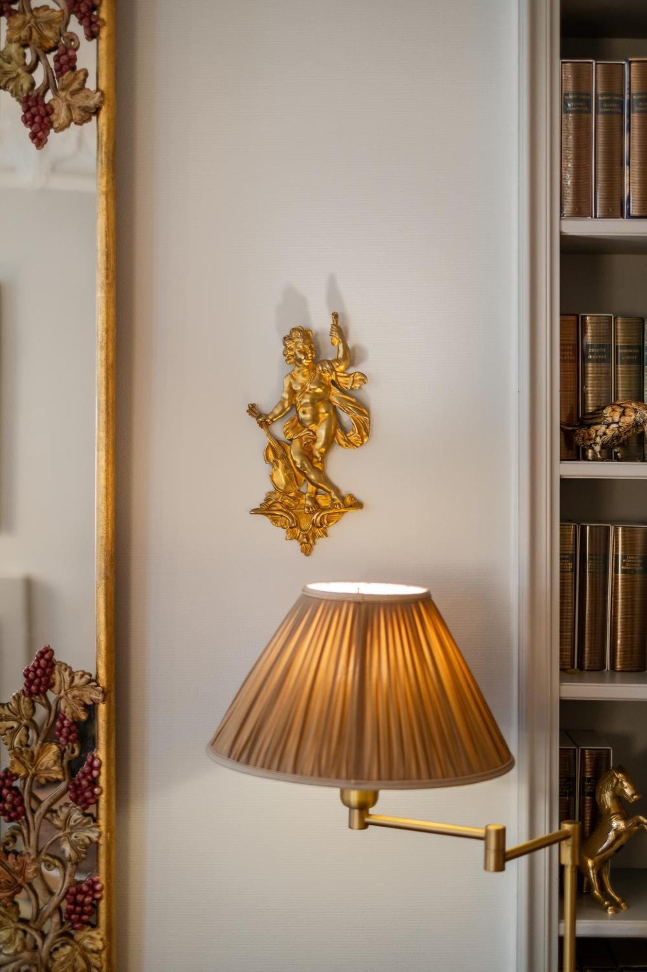 Veeve - Triumphant Design Paris