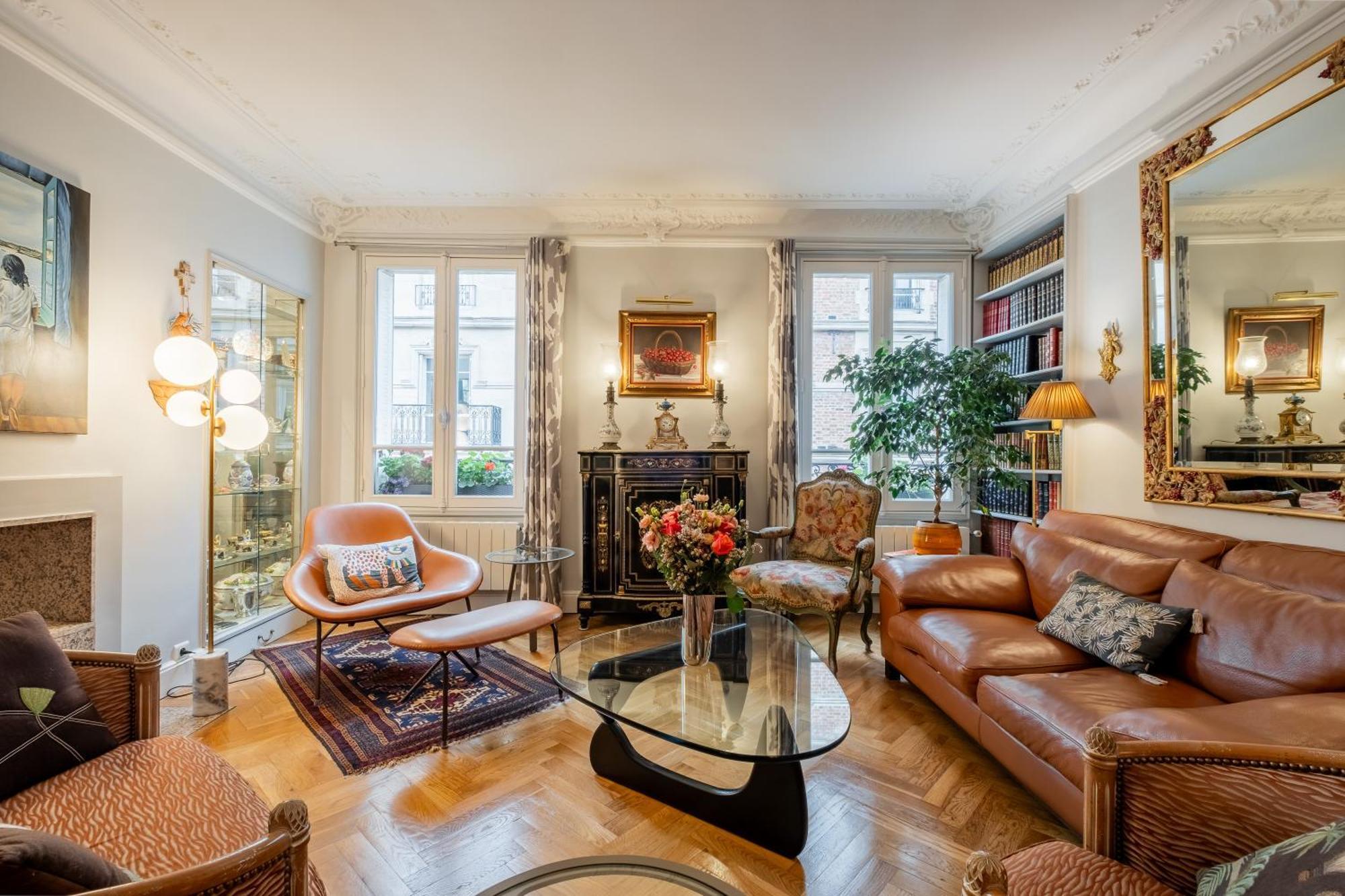 Veeve - Triumphant Design Apartment Paris
