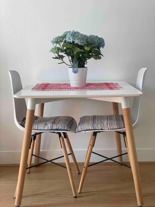 Your Parisian 10 Min Walk From Eiffel Tower Apartment *