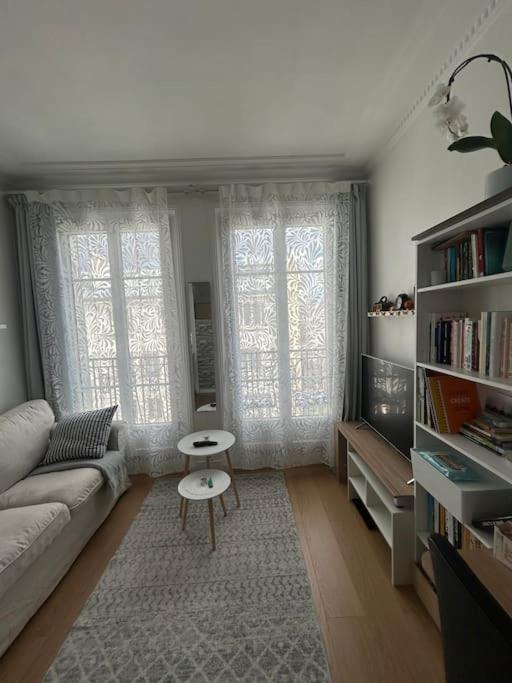 Your Parisian 10 Min Walk From Eiffel Tower Apartment