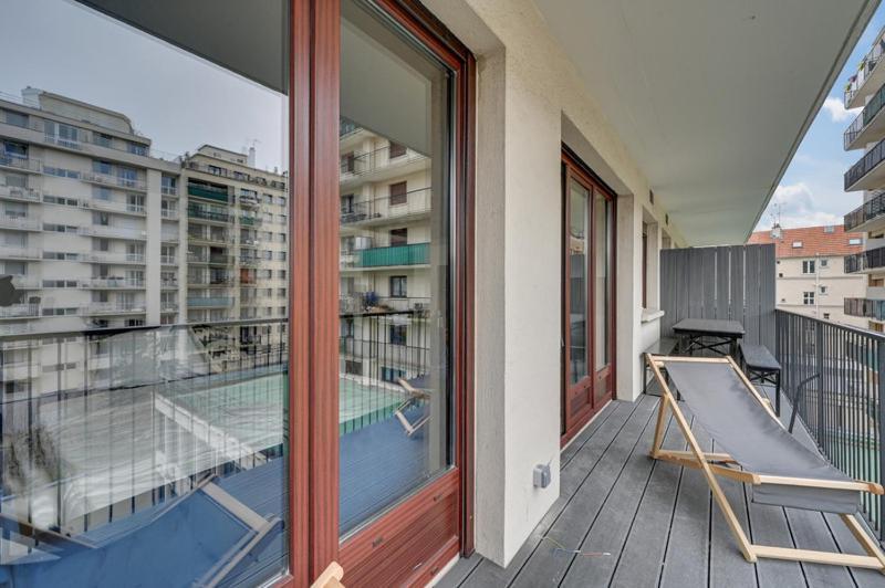 184 Quatro - Superb In Paris.
