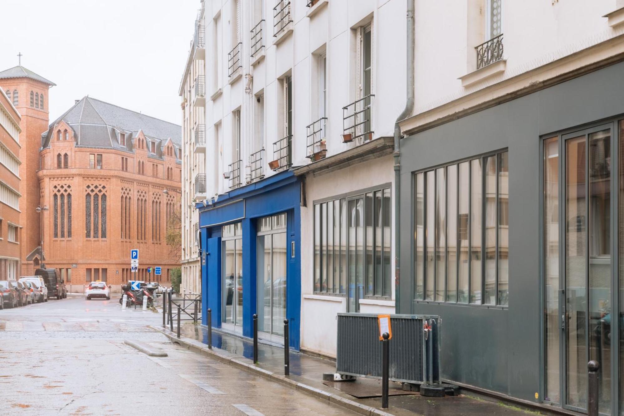 Functional In Apartment Paris