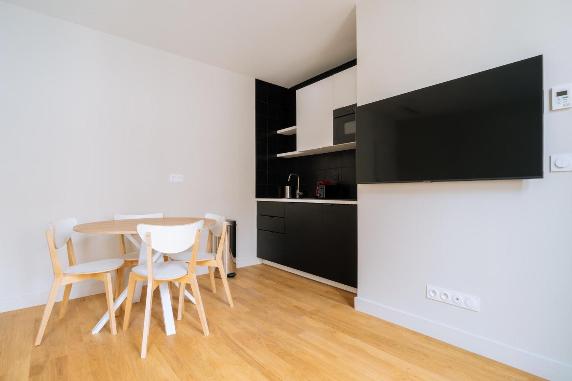 Welcoming 1 Bedroom In Apartamento Paris