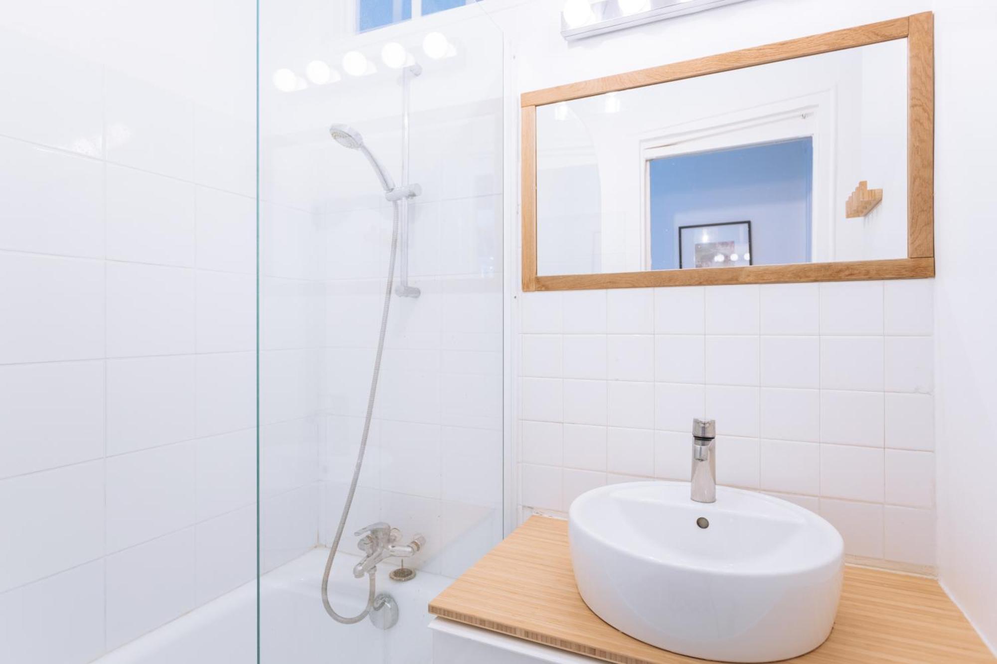 Apartment Ideally Located 2bd For 3 With Balcony&view *