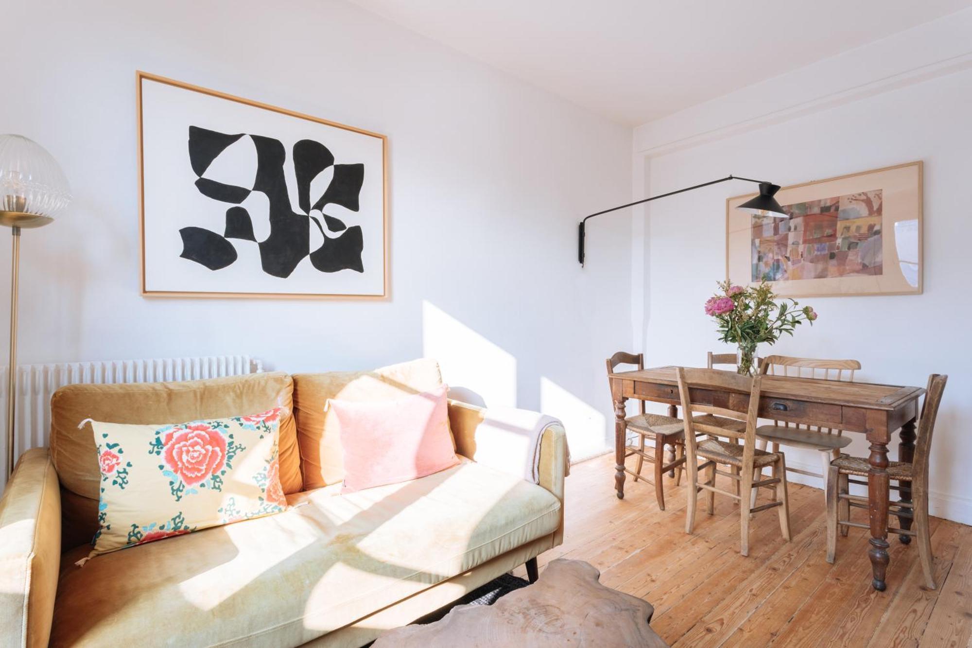Ideally Located 2bd For 3 With Balcony&view Apartment *