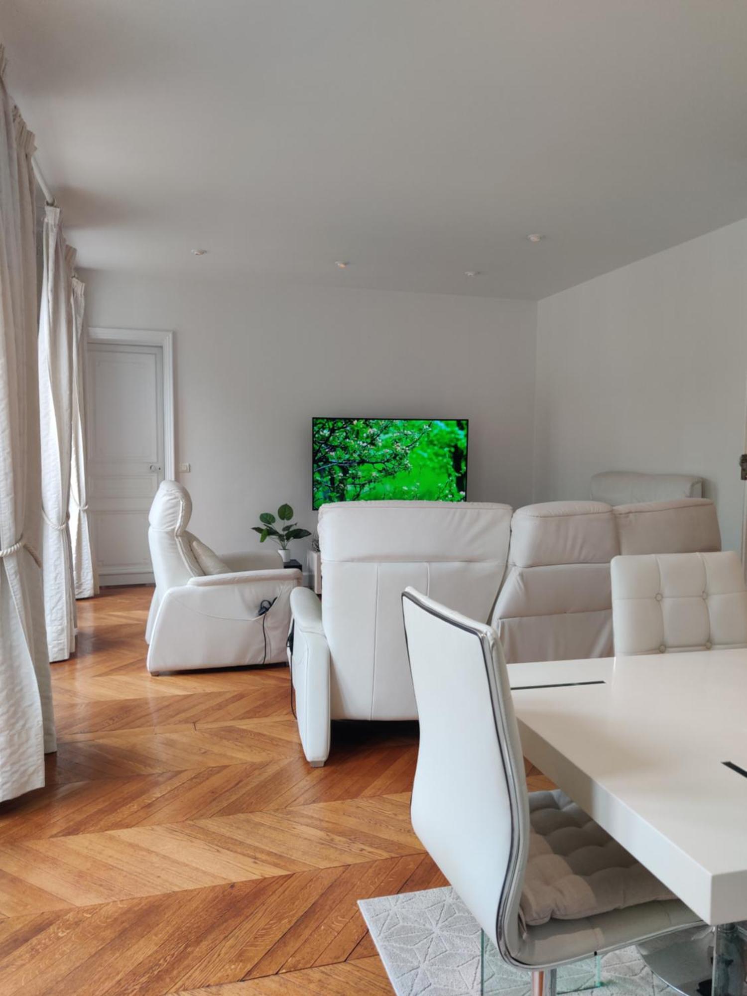 Hospedagem domiciliar Eiffel Edge Escape 30 M From Eiffel Tower Paris