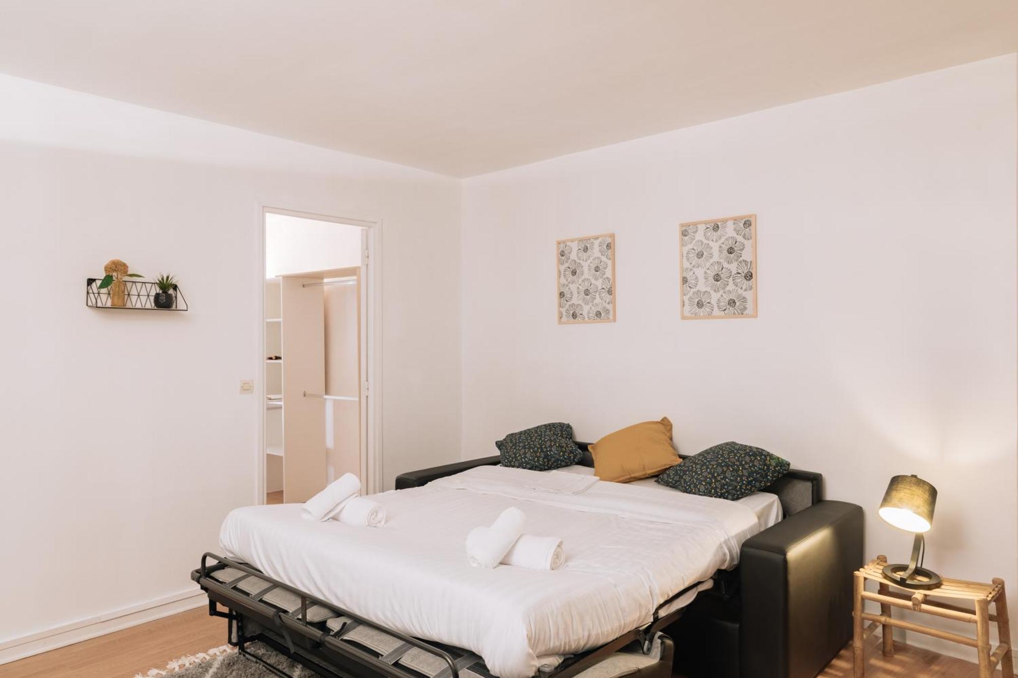 Contemporary 1bd Saint Lazare!