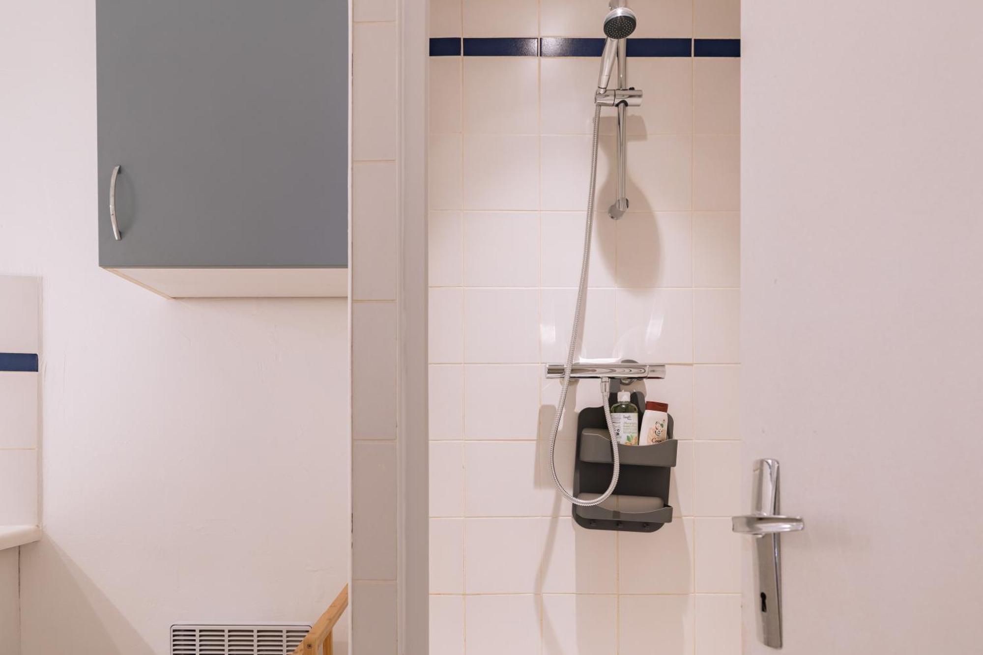 Contemporary 1bd Saint Lazare! * Paris