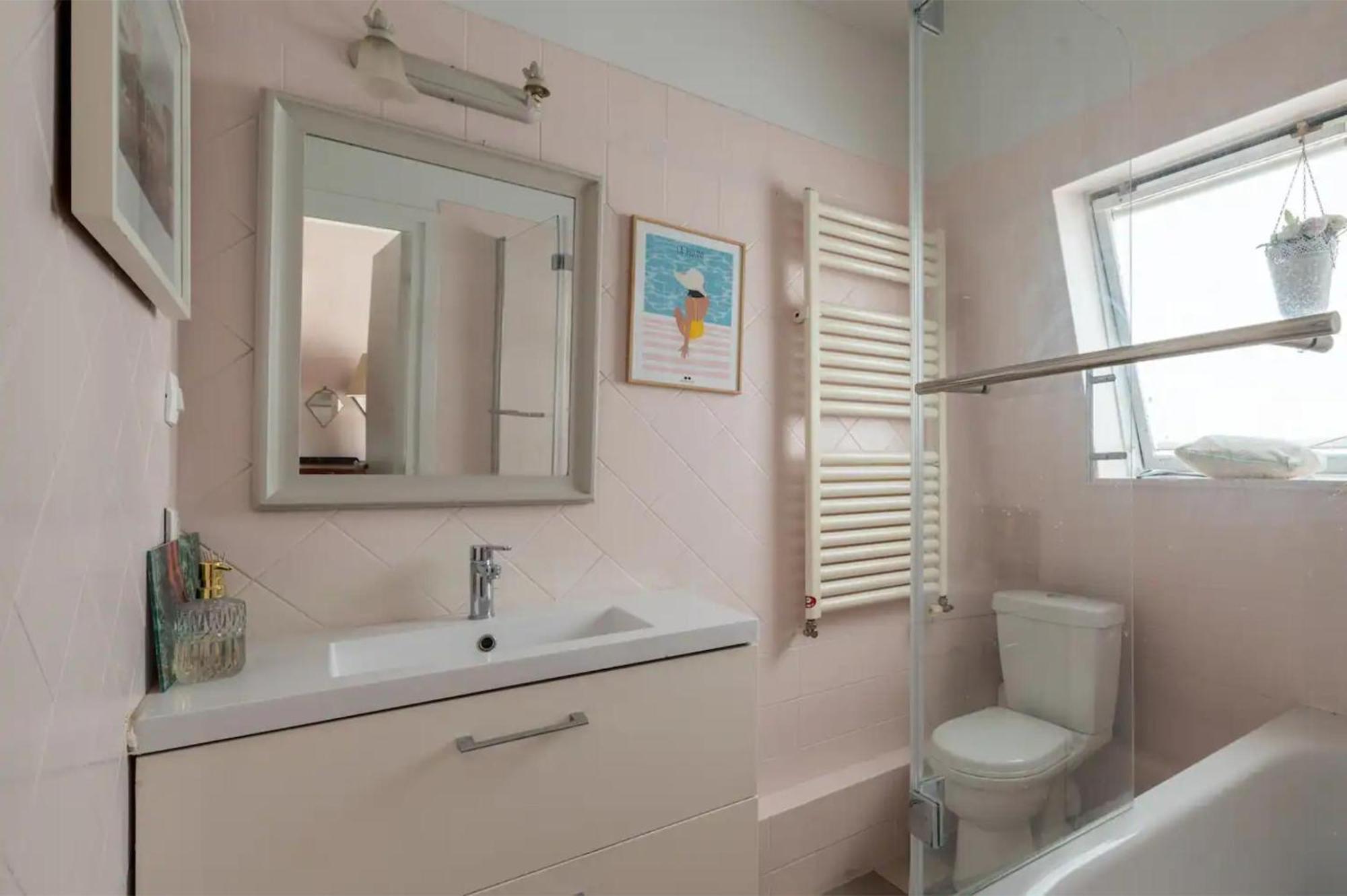 Beautiful 1bd Parasian Batignolles Apartment