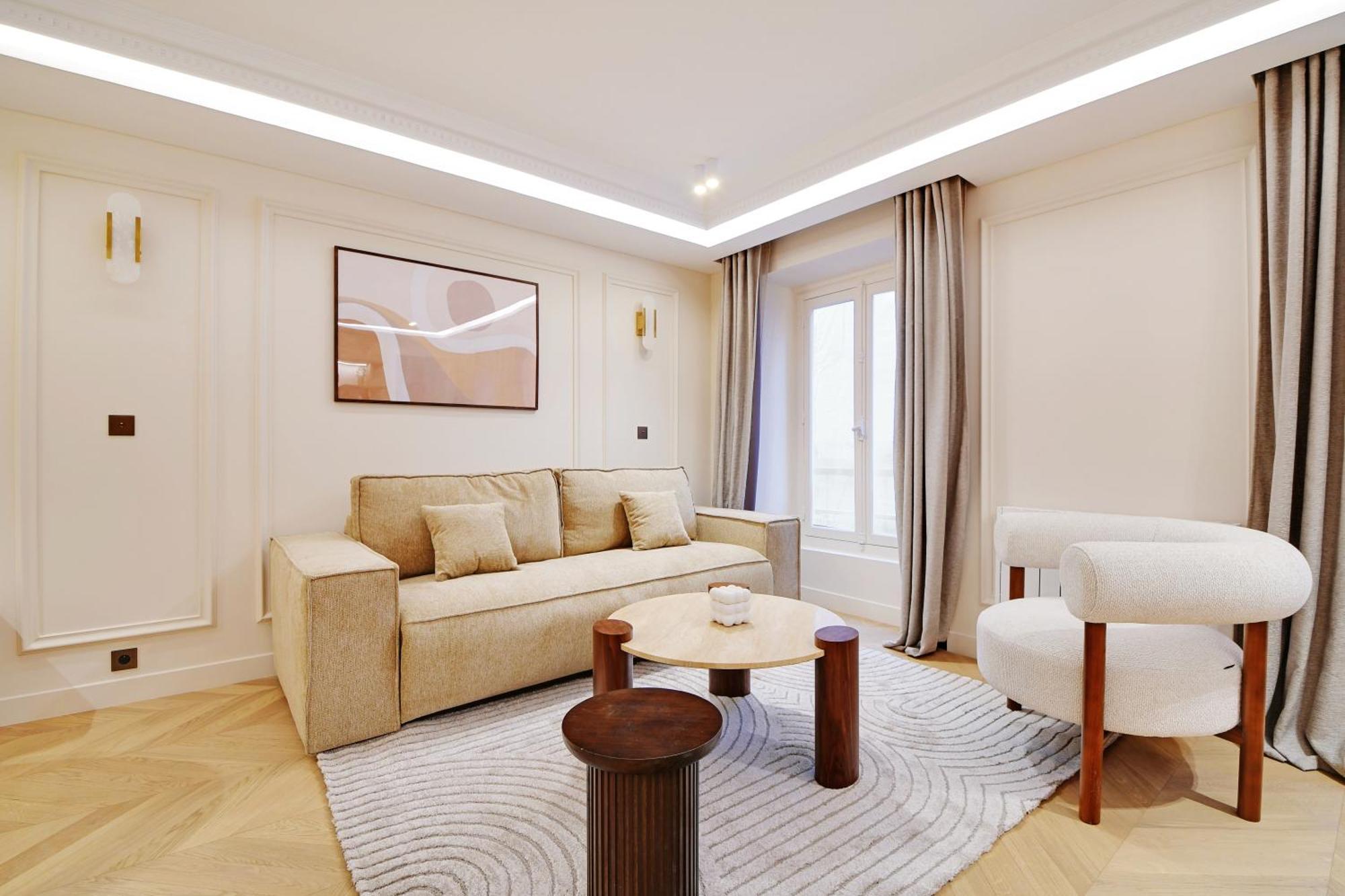 Apartment Pick A Flat's With Services In Opera