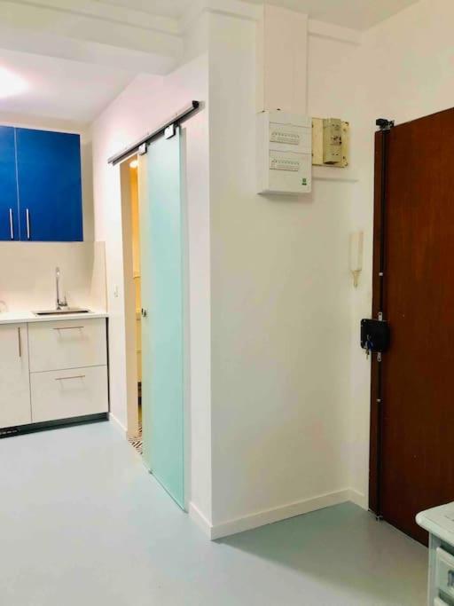 Appartement Studio, 11, Parc De Belleville *