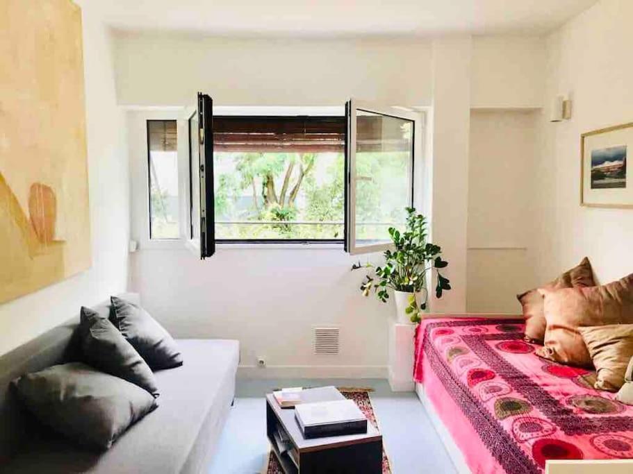 Appartement Studio, 11, Parc De Belleville *