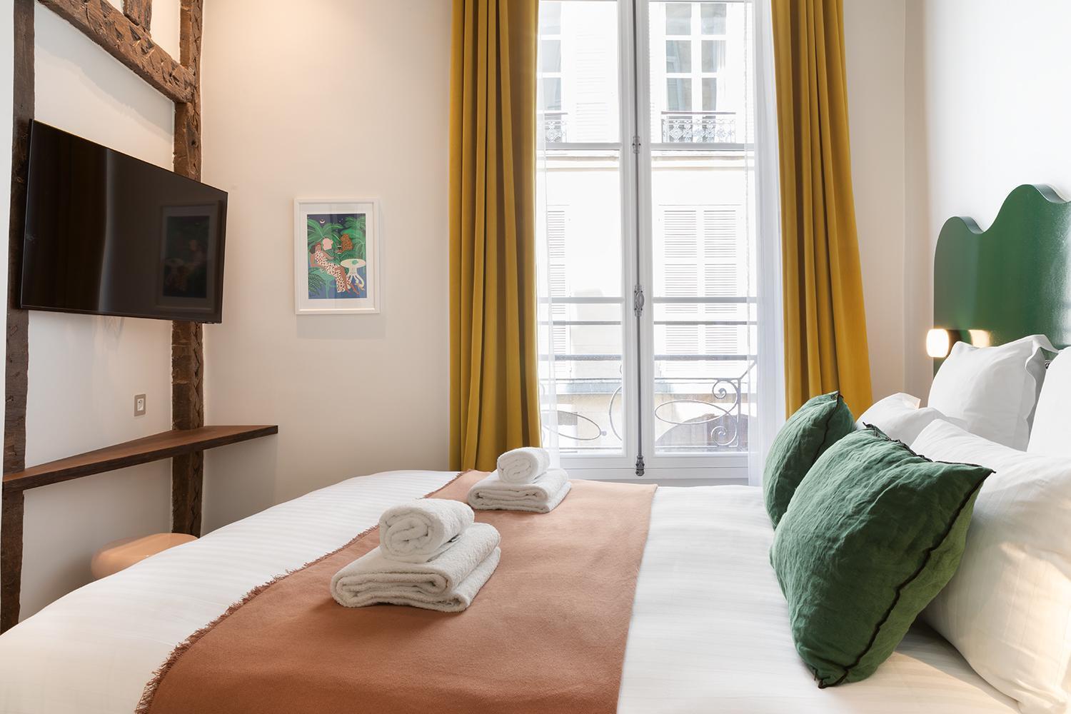 Collection Serviced In Notre Dame - Rue Savoie Apartment Paris
