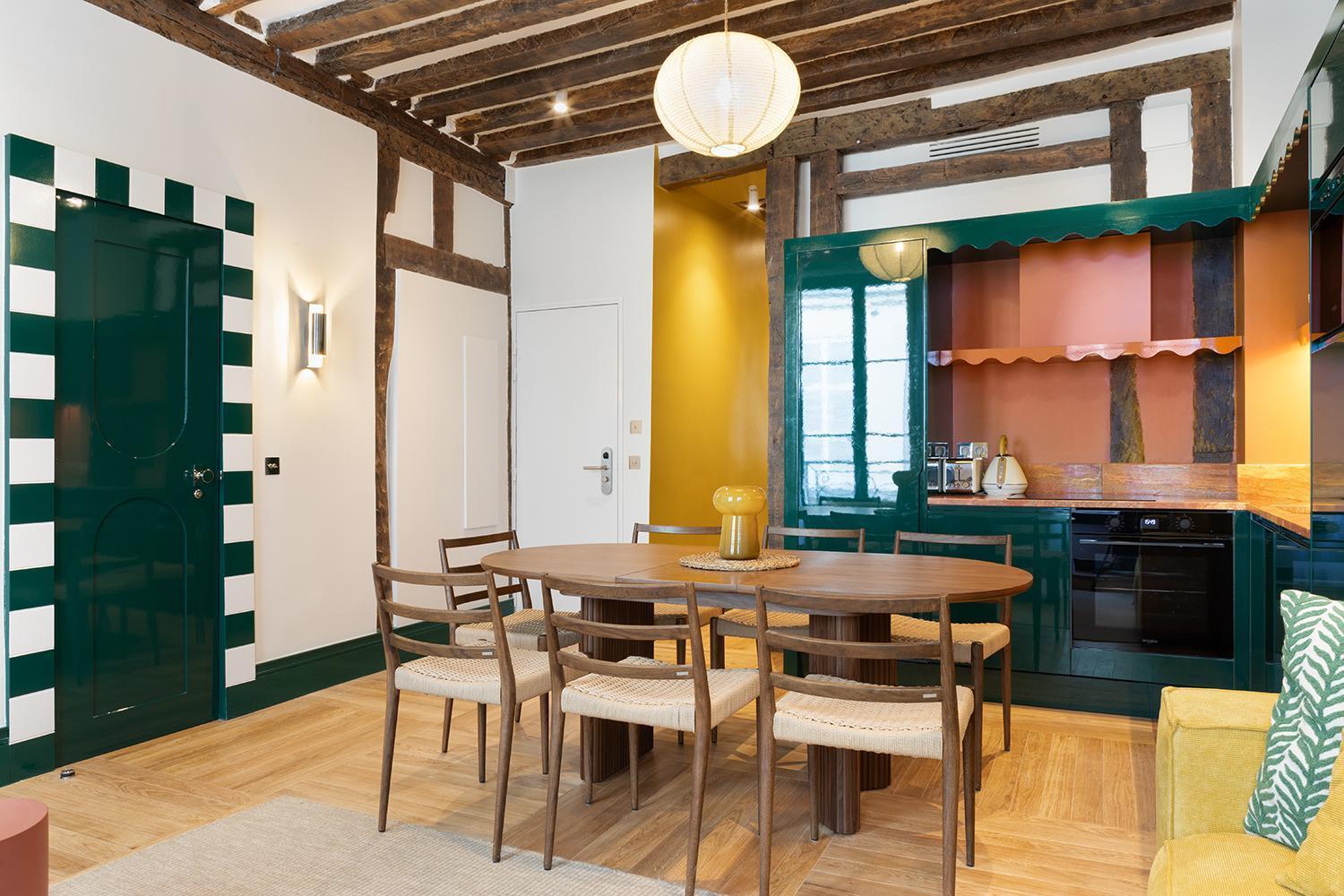 Collection Serviced In Notre Dame - Rue Savoie *