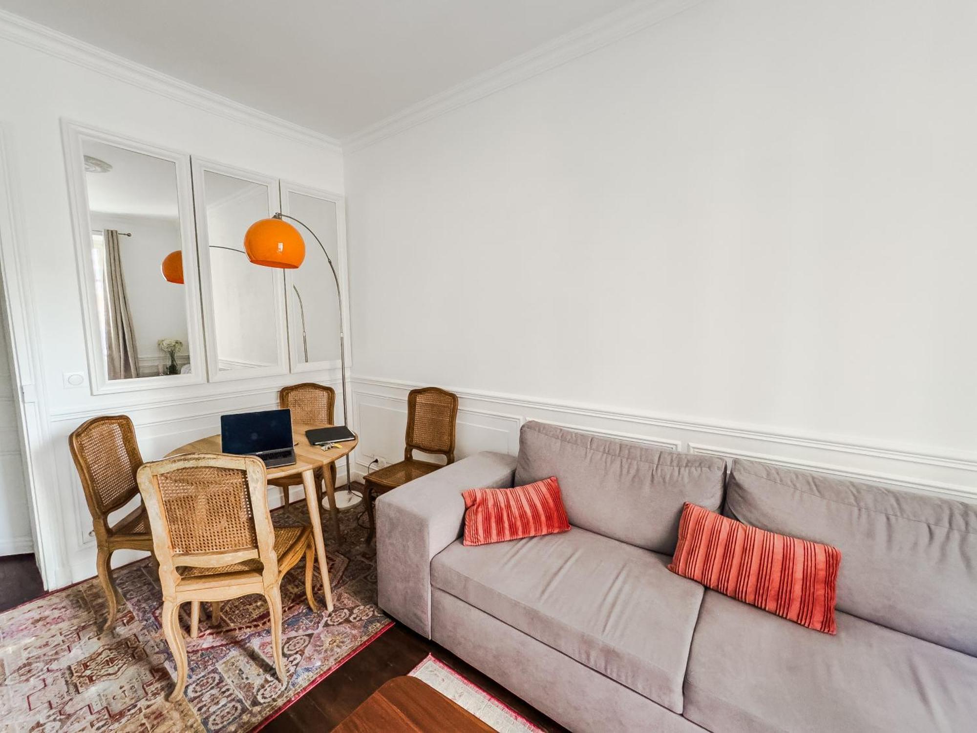 Apartment Penbed-2br- Lovely Parisian Near Bastille Paris