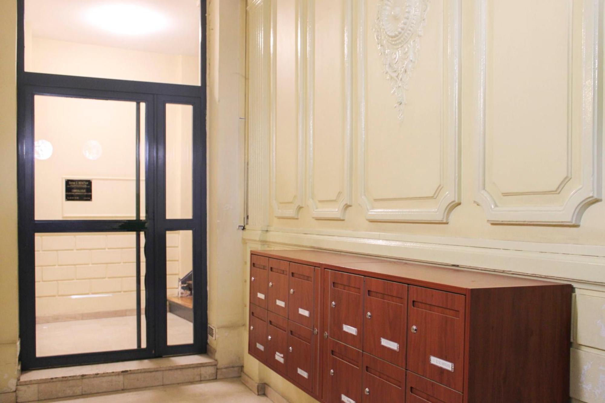 Beautiful And Spacious In The 10th *