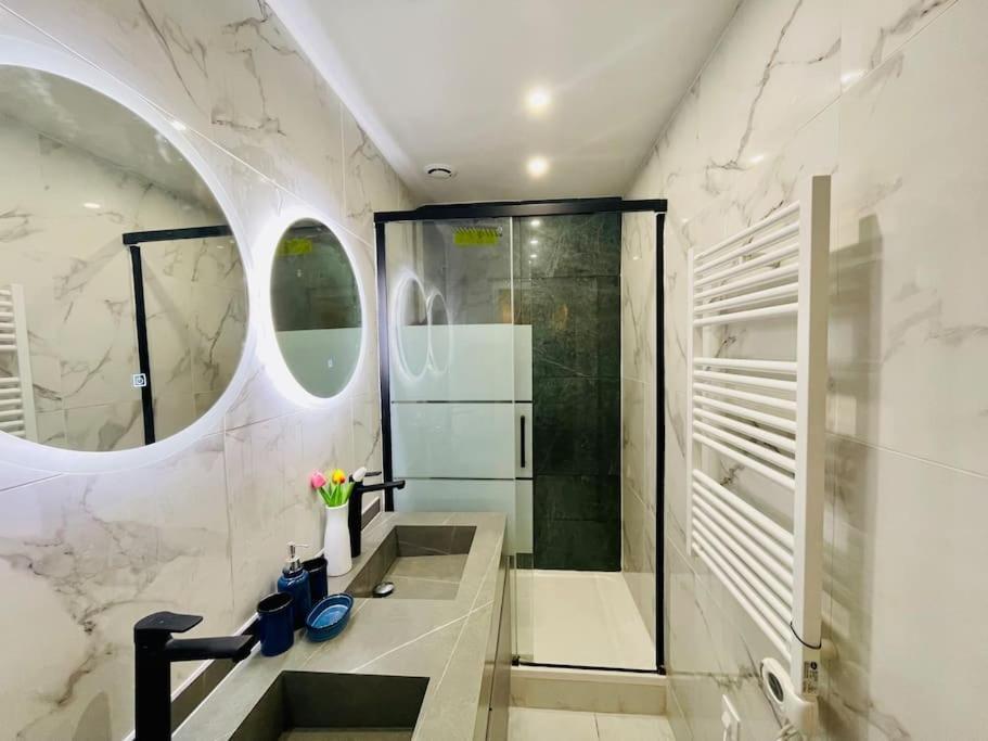 Apartment De Luxe Juste A Cote Des Champs-elysees Paris