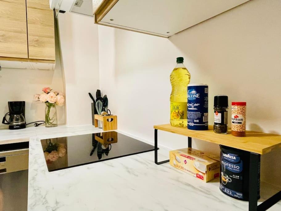 De Luxe Juste A Cote Des Champs-elysees